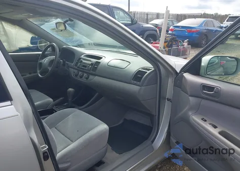 2004 Toyota Camry Le z USA, uszkodzony, nr VIN 4T1BE30K64U935692